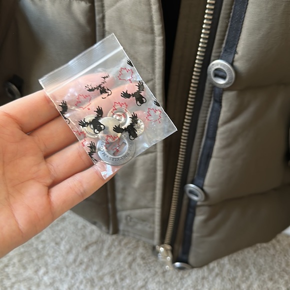 Moose Knuckle 3Q jacket in army green color/black fur - Picture 9 of 11